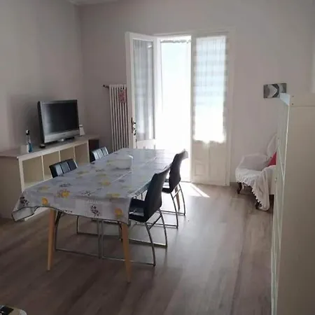 Holiday home Vacanze In Con Giardino *